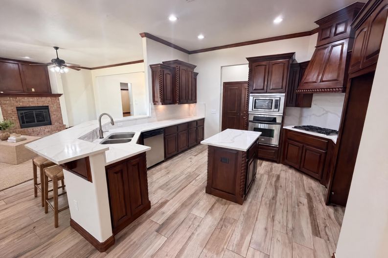 Photo 19 of 25 of 1017 W Camellia Way, Mustang, OK