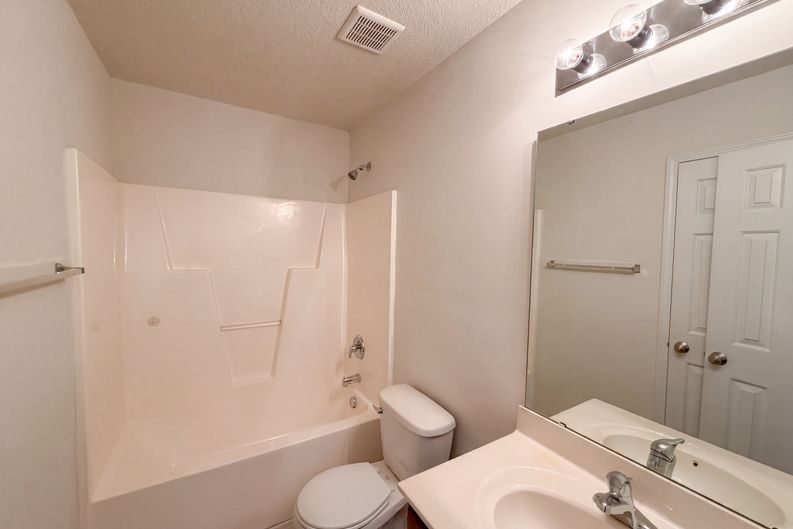 Photo 12 of 19 of 470 Kinsman Ct, Fuquay Varina, NC