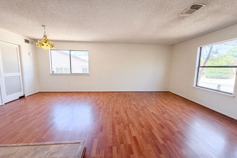 Photo 7 of 22 of 6908 Welton Dr NE, Albuquerque, NM