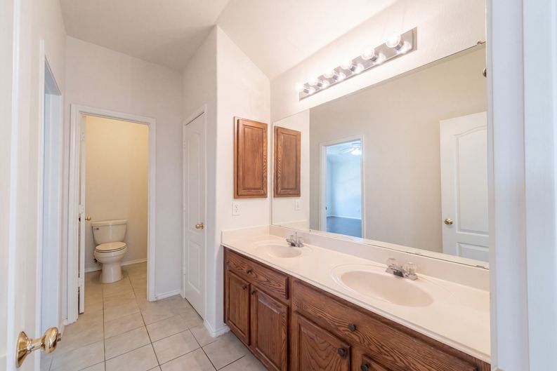 Photo 14 of 27 of 1304 Grapevine Dr, Allen, TX
