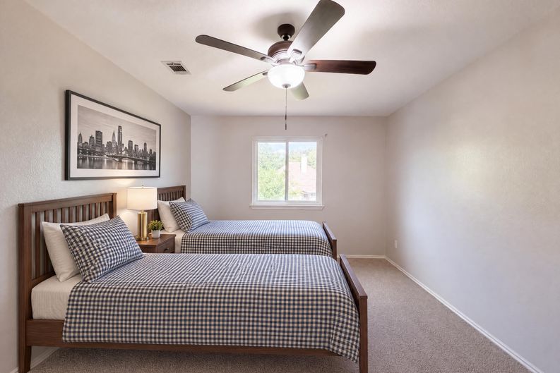 Photo 9 of 16 of 1722 Woods Blvd, Round Rock, TX