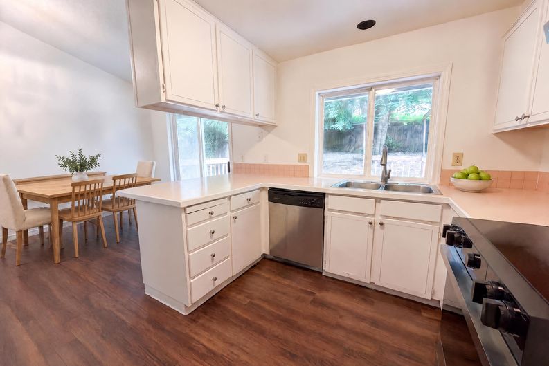 Photo 6 of 16 of 845 SE 8th St, Gresham, OR