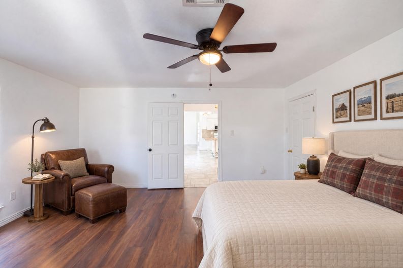 Photo 9 of 18 of 1613 Mullins Dr, Plano, TX