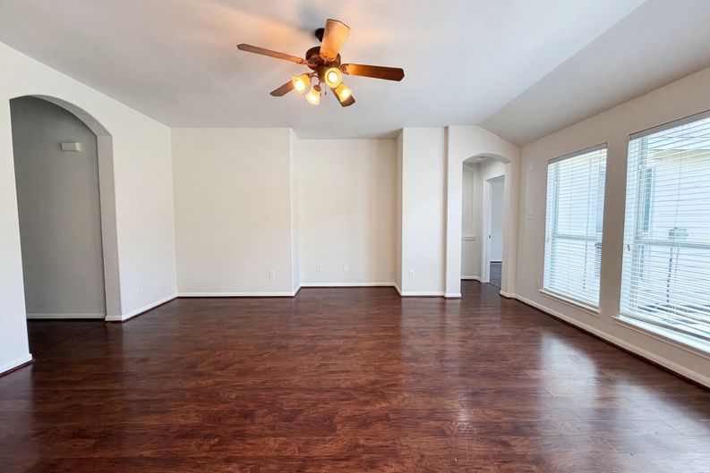 Photo 9 of 20 of 6843 Tammany Manor Ln, Spring, TX