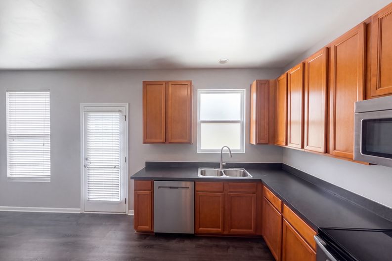 Photo 9 of 26 of 518 MacGregor Dr, Burlington, NC