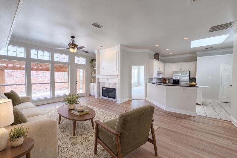 Photo 3 of 26 of 8703 Stonecrest Dr, Irving, TX
