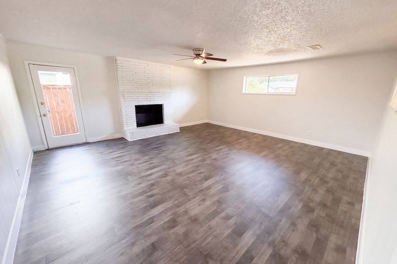 Photo 3 of 23 of 8540 Foxwood Ln, Dallas, TX