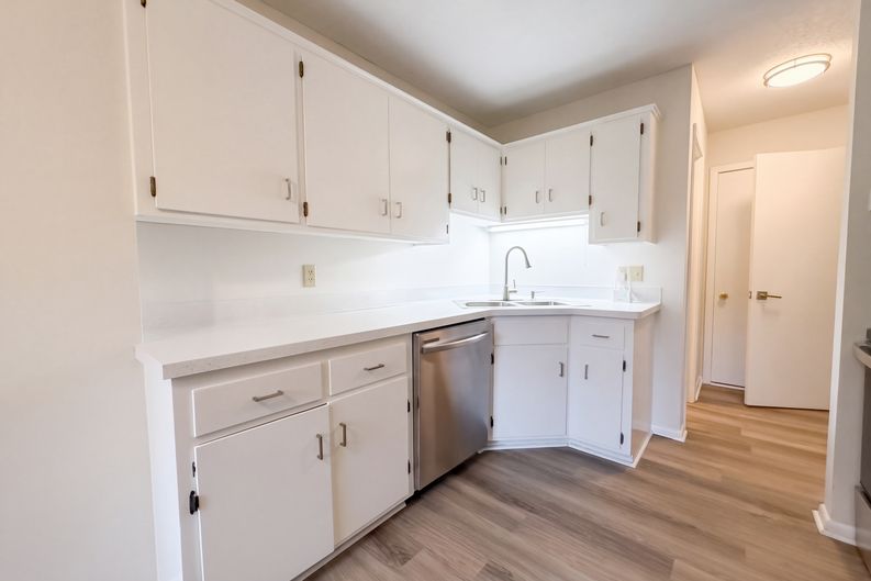 Photo 18 of 22 of 15391 Trillium Cir, Eden Prairie, MN