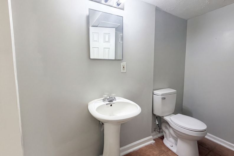 Photo 15 of 24 of 6977 Flagstone Dr, Austell, GA
