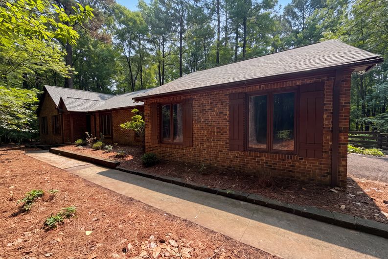 Photo 15 of 18 of 204 Boulder Bluff Trl, Chapel Hill, NC