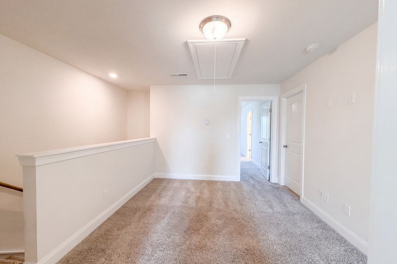 Photo 9 of 21 of 952 Oak Ridge Ln, Columbia, TN