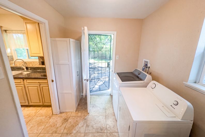 Photo 9 of 26 of 5310 Mimosa Ln, Las Cruces, NM