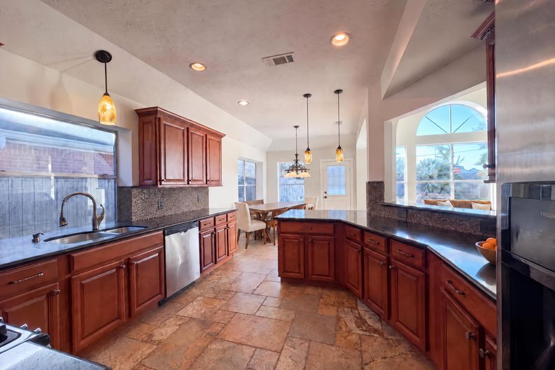 Photo 10 of 26 of 23130 Willow Canyon Dr, Katy, TX