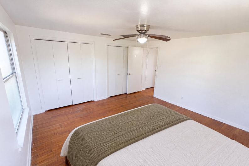 Photo 17 of 27 of 736 W Borden St, Sinton, TX