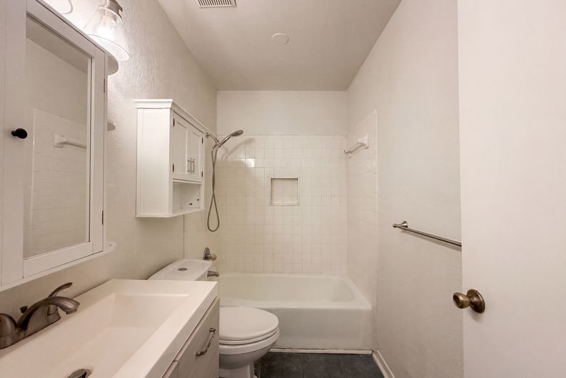 Photo 11 of 16 of 1803 Frontier Trl, Round Rock, TX