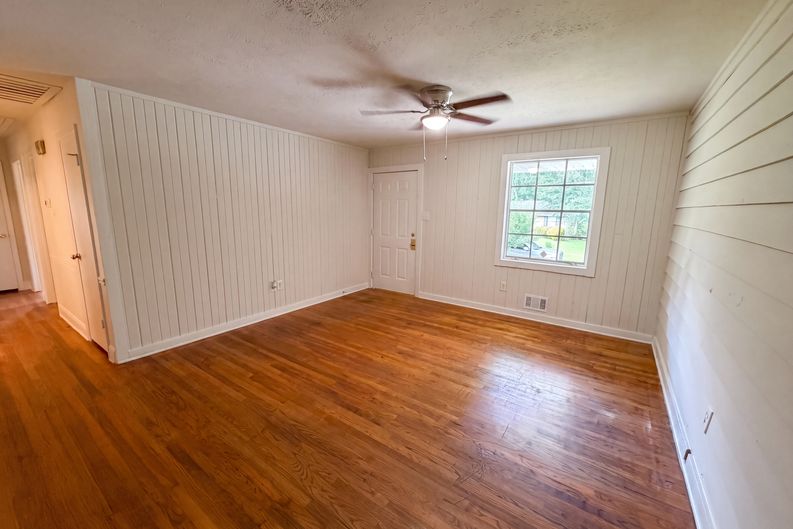 Photo 14 of 19 of 1375 NW South Hicks Cir, Conyers, GA