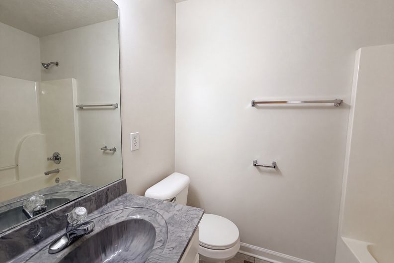 Photo 20 of 27 of 807 W Thompson Ln, Murfreesboro, TN