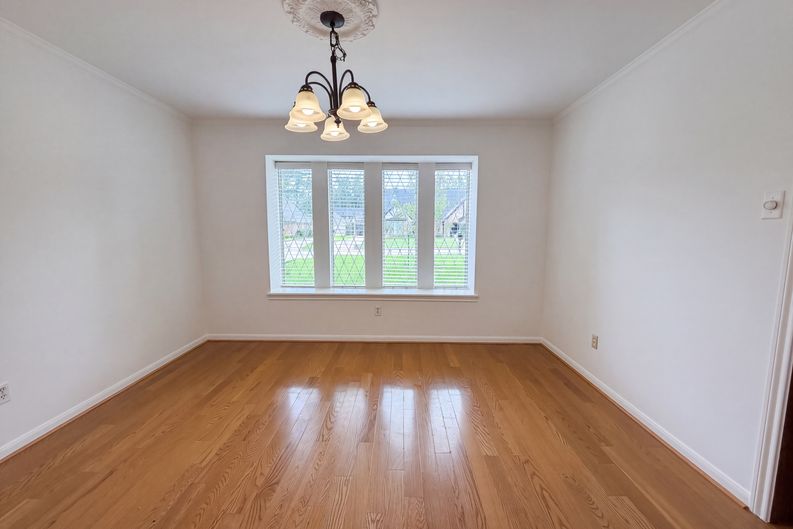 Photo 10 of 27 of 5615 Spanish Oak Dr, Houston, TX