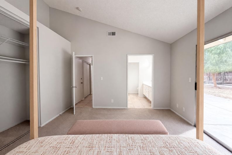 Photo 4 of 19 of 545 Spruce Ct, Palmdale, CA