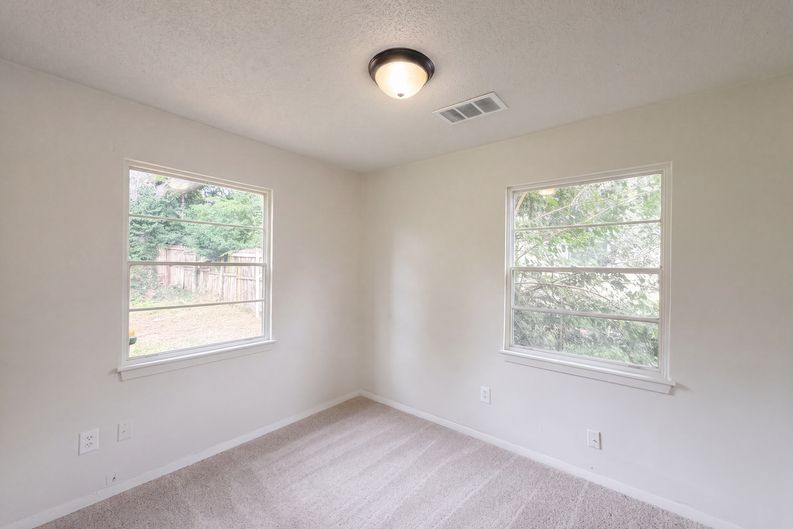 Photo 9 of 20 of 4770 Woodend Ave, Kansas City, KS