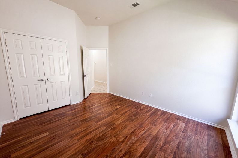 Photo 14 of 21 of 8526 Vista Grande Dr, Dallas, TX