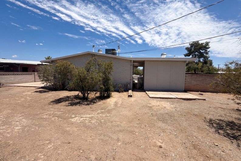 Photo 5 of 21 of 2901 N Cloverland Ave, Tucson, AZ