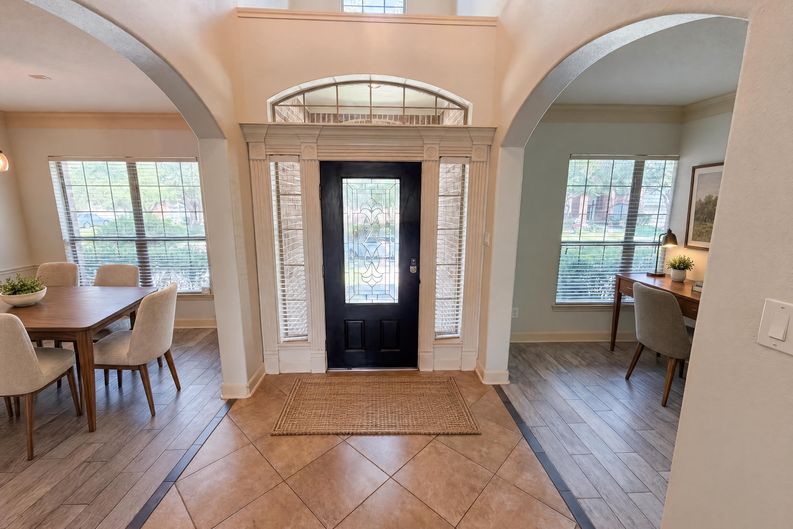 Photo 3 of 36 of 15822 Maple Shores Dr, Houston, TX