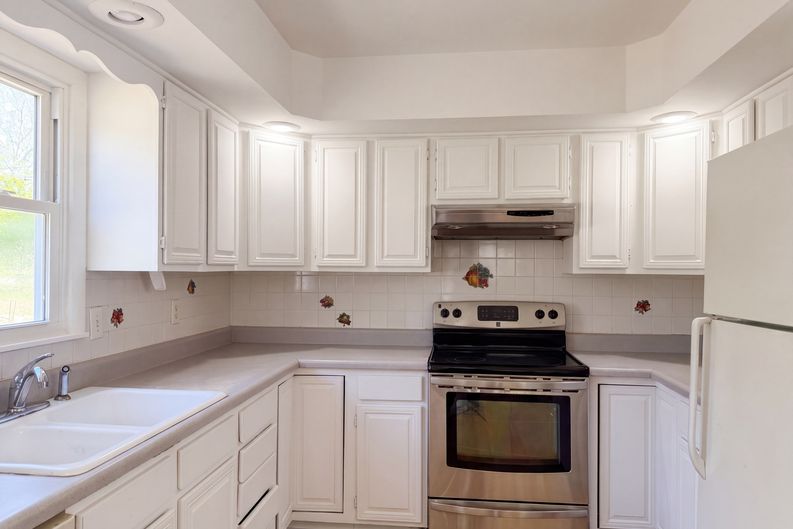 Photo 6 of 20 of 5333 N Euclid Ave, Kansas City, MO