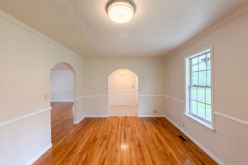 Photo 7 of 37 of 3146 Lora Dr, Maryville, TN
