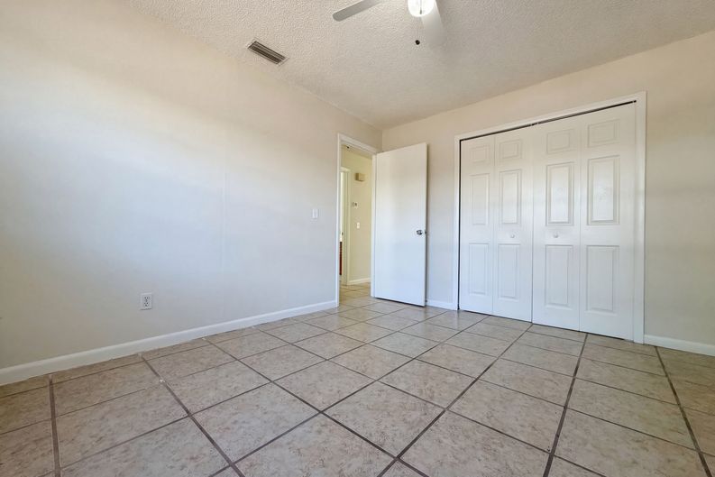 Photo 20 of 24 of 909 Winchester Ct, Brandon, FL