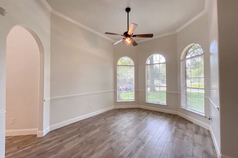 Photo 7 of 20 of 7107 Sweet Violet Trl, Humble, TX