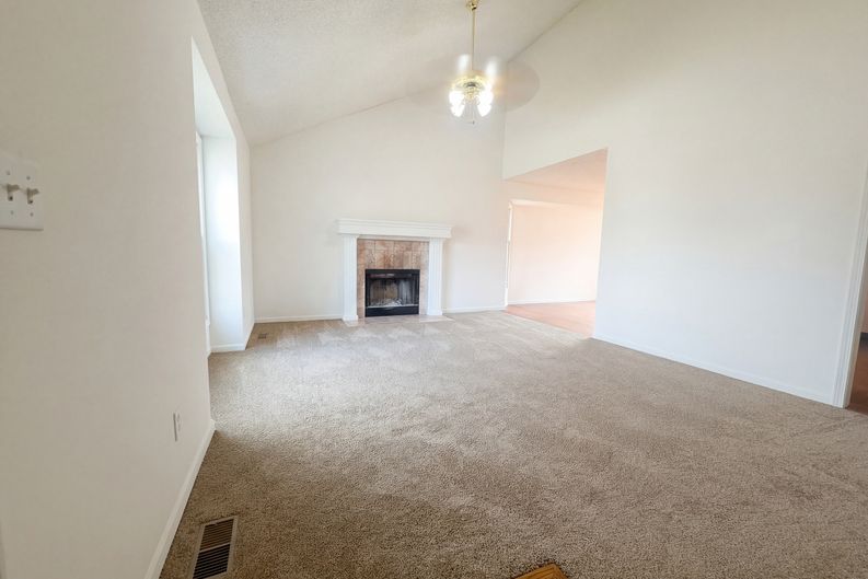 Photo 3 of 27 of 14110 Lora St, Smithville, MO