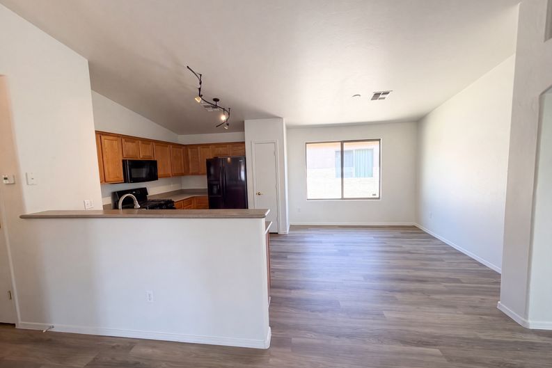 Photo 3 of 17 of 7184 S Oakbank Dr, Tucson, AZ