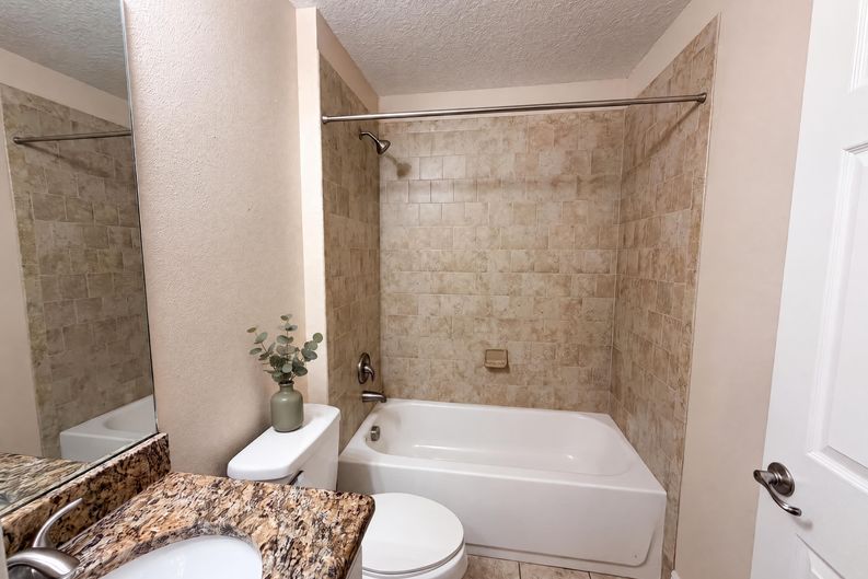 Photo 16 of 23 of 33137 Irongate Dr, Leesburg, FL