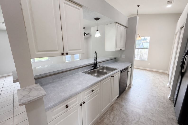 Photo 8 of 50 of 305 Pebble Creek Ct, West Columbia, SC