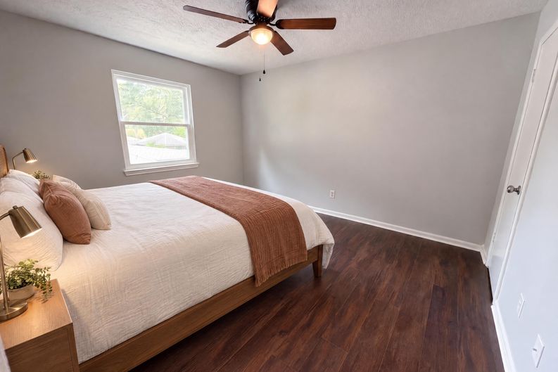 Photo 15 of 25 of 16121 Lakeview Dr, Jersey Village, TX