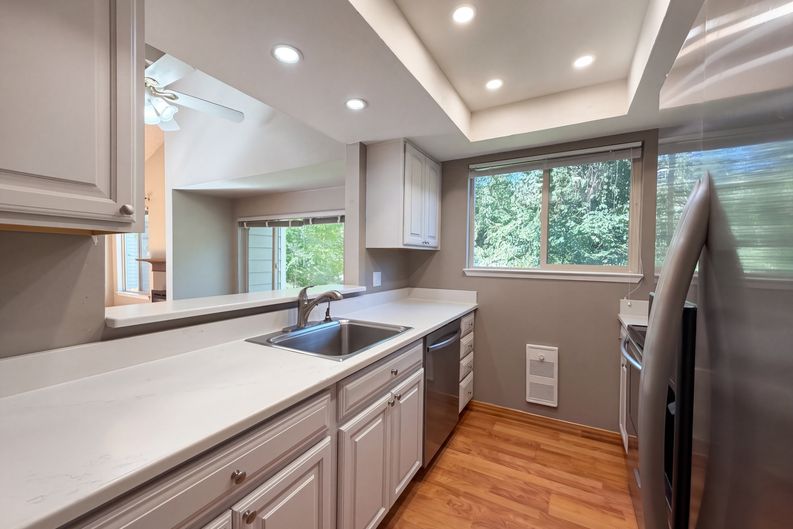 Photo 7 of 25 of 11776 SW Boones Bend Dr, Beaverton, OR