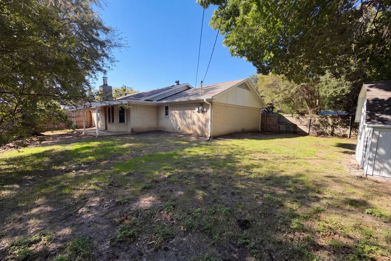 Photo 5 of 27 of 5700 Bermuda Dr, North Richland Hills, TX