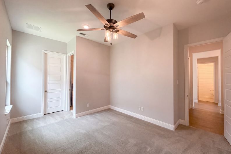 Photo 14 of 37 of 11509 Misty Ridge Dr, Roanoke, TX
