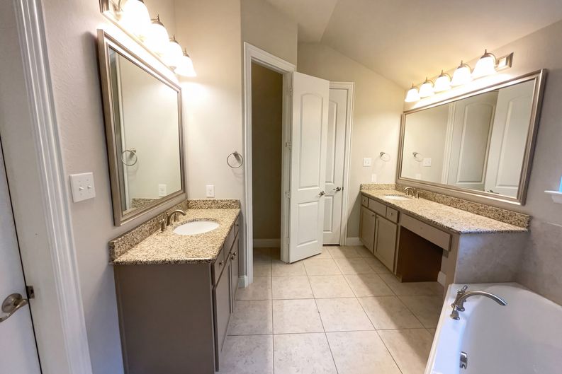 Photo 14 of 24 of 4157 Chantilly Ln, Frisco, TX