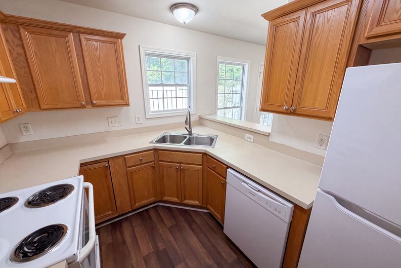 Photo 3 of 21 of 9514 Littleleaf Dr, Charlotte, NC