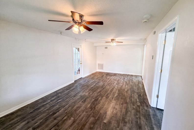 Photo 3 of 37 of 111 S Oleander Ave, Sanford, FL