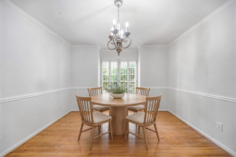 Photo 10 of 32 of 2690 Shadow Pine Dr, Roswell, GA