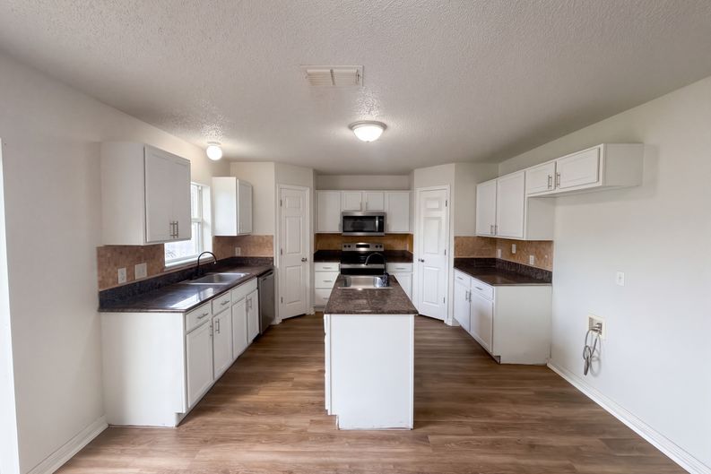 Photo 7 of 28 of 1818 Superior Ct, Kissimmee, FL