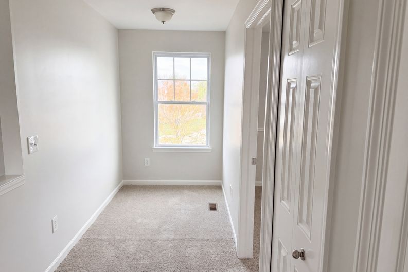 Photo 16 of 44 of 42824 Greystone Dr, Sterling Heights, MI