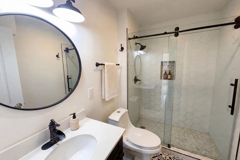Photo 13 of 17 of 8541 Strathmore Dr, Dallas, TX