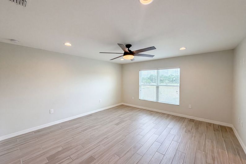 Photo 11 of 29 of 4510 Penkert Pl, Lakeland, FL