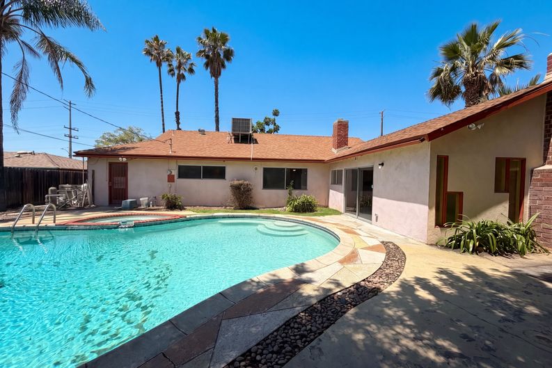 Photo 5 of 20 of 5947 Arden Ave, Highland, CA