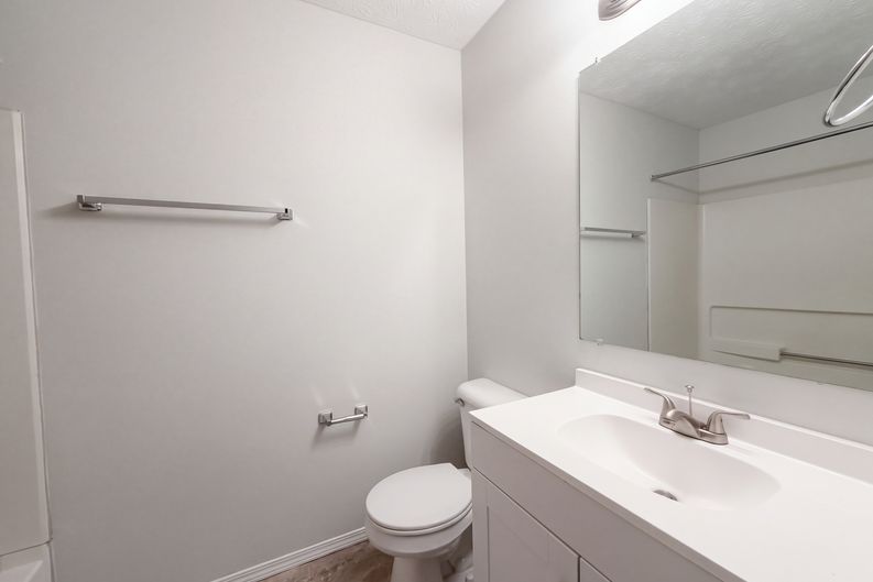 Photo 13 of 19 of 208 Isaac Tharp St, Pataskala, OH