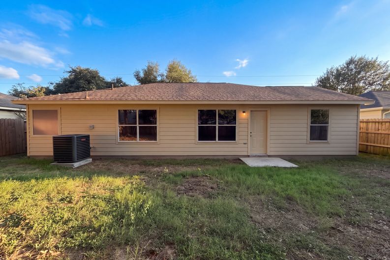 Photo 5 of 23 of 16331 Long Valley Ct, Conroe, TX